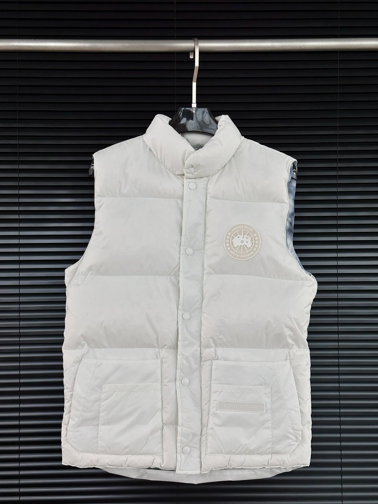 P400 【𝗖𝗮𝗻𝗮𝗱𝗮𝗴𝗼𝗼𝘀𝗲】/Canada Goose/White Label Glacier Down Vest/White
